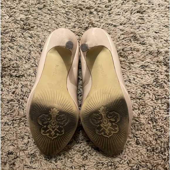 Nude Heels - Picture 2 of 4